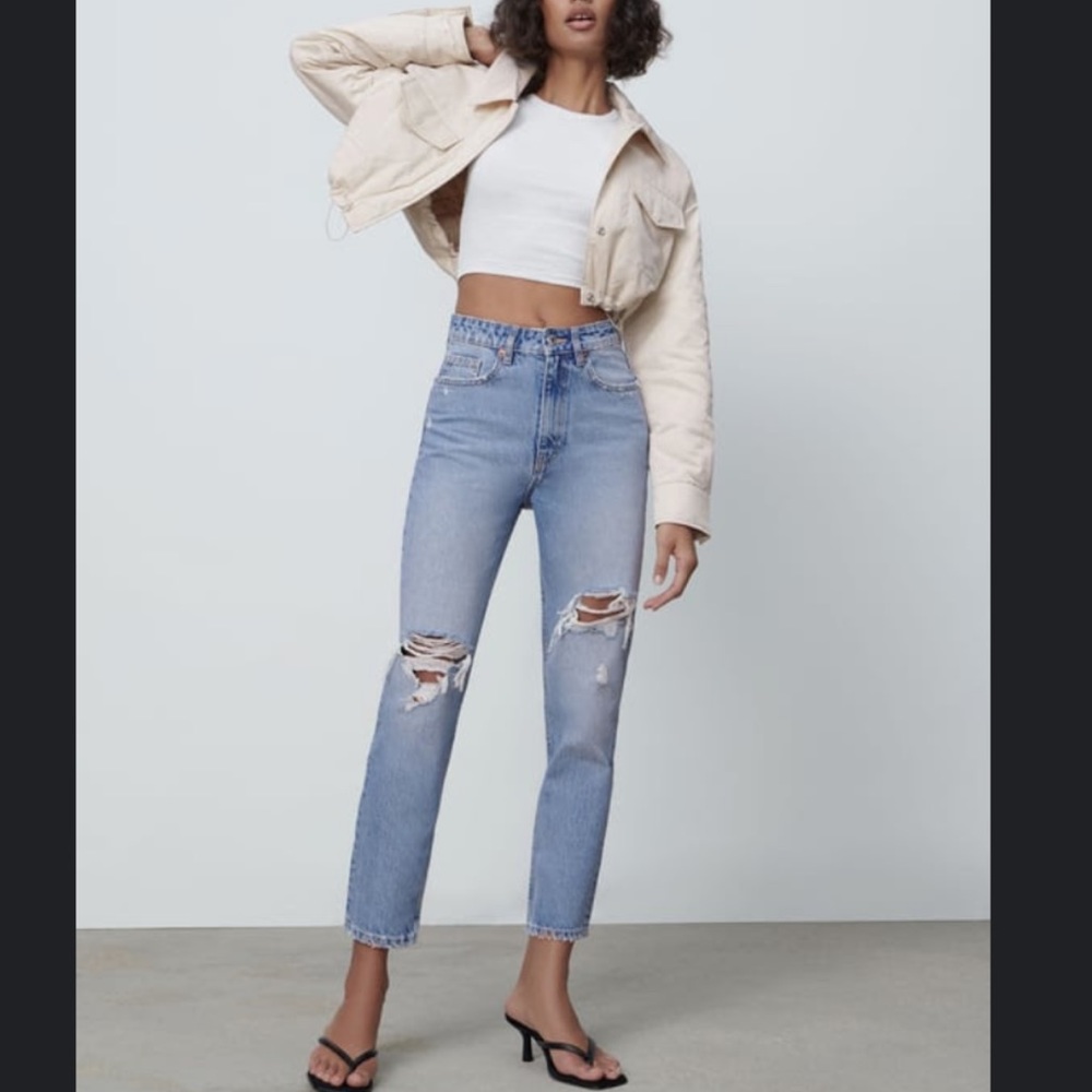 ZARA RIPPED MOM FIT JEANS